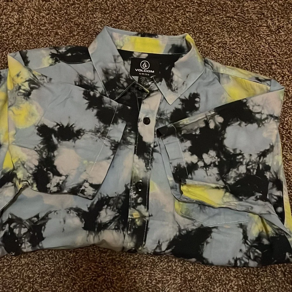 Volcom Button Up - Picture 4 of 4